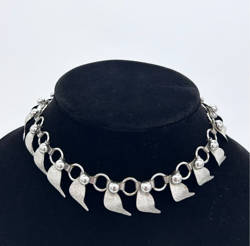 Vintage Silver Tone Short Choker Necklace Unique Statement Retro Feather Jewlery